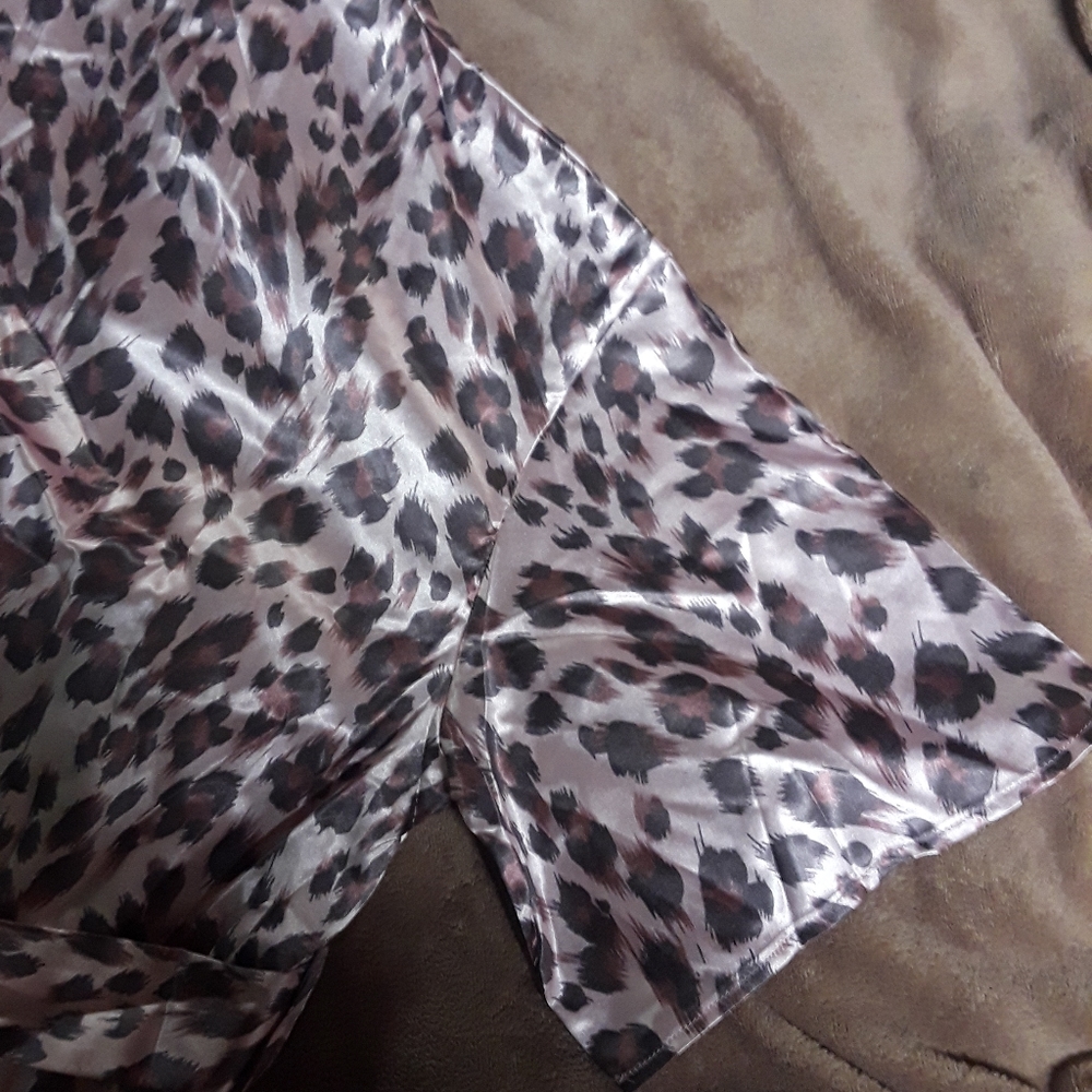 Robe - Picture 5 of 6
